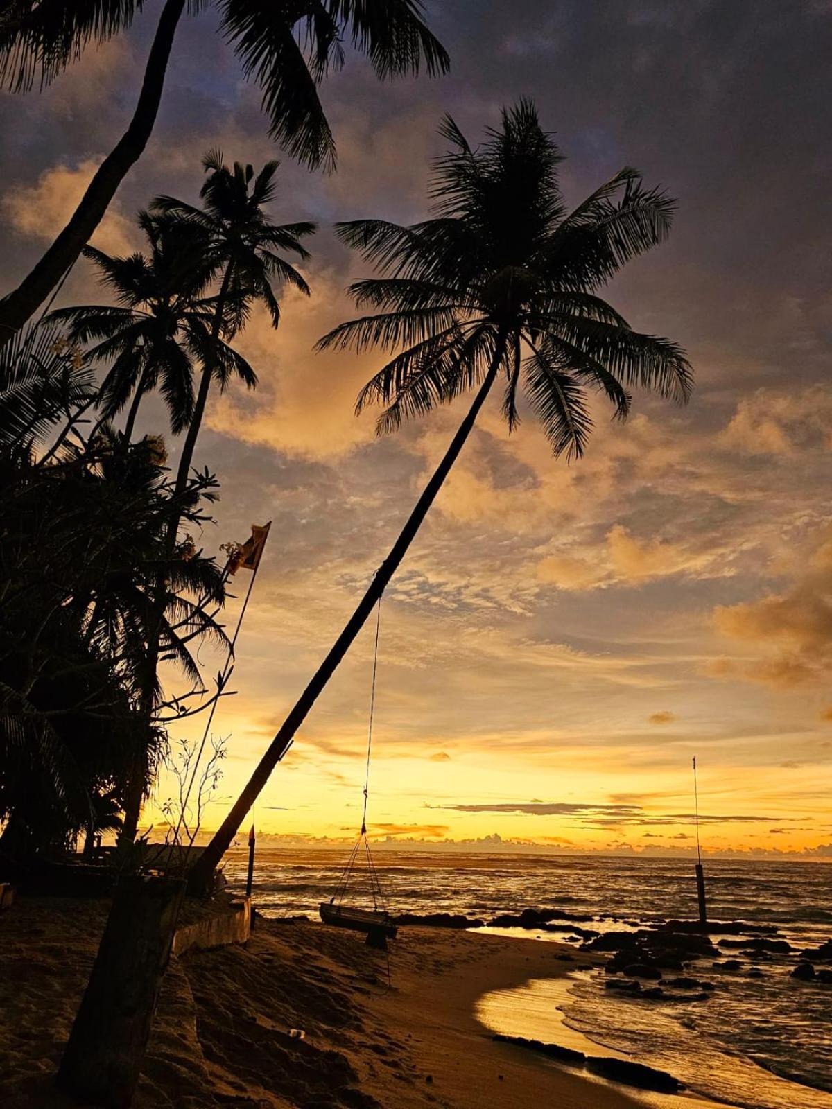 Cool Beach Hotel Hikkaduwa Exterior photo