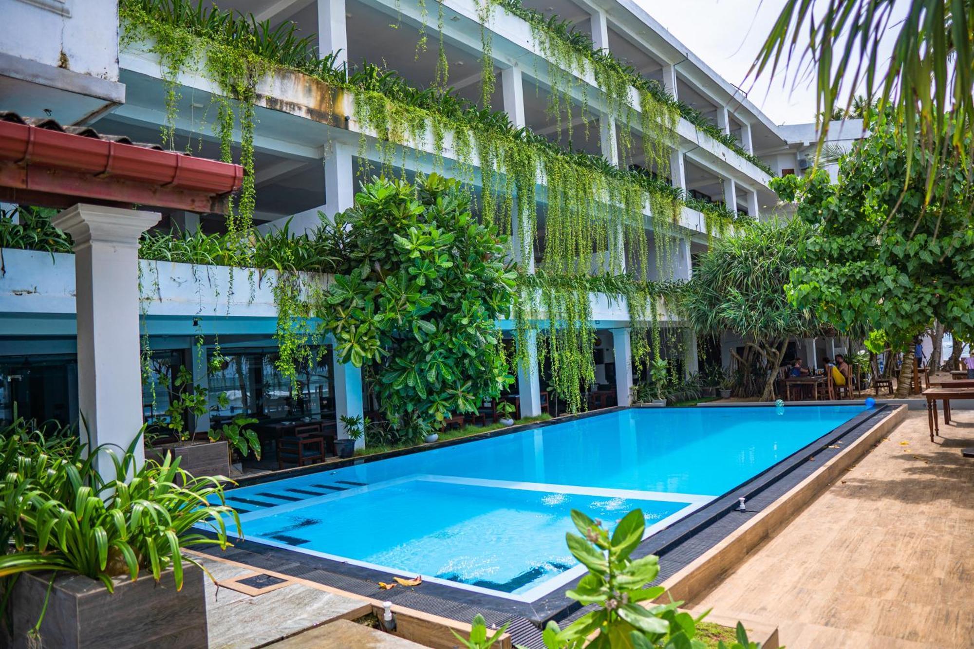 Cool Beach Hotel Hikkaduwa Exterior photo